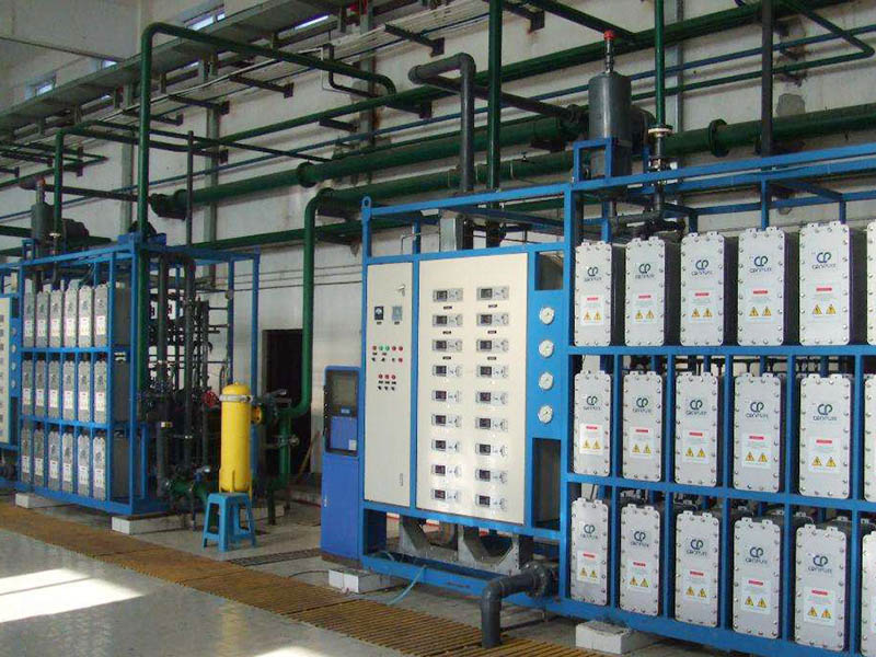 EDI設備內部有兩個水膽，一個是熱水膽，一個是冷水膽